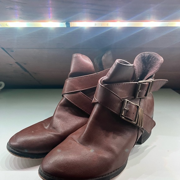 low ankle boots - Picture 3 of 3